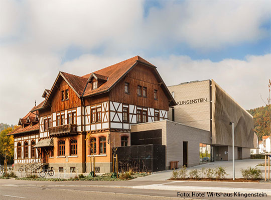 Außenansicht auf ein schönes Gasthaus 